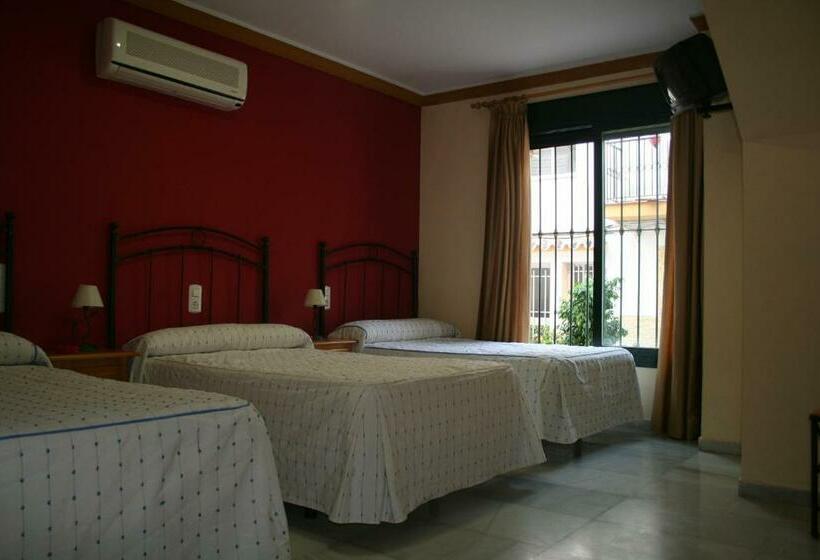 اتاق استاندارد سه نفره, Hostal El Molino