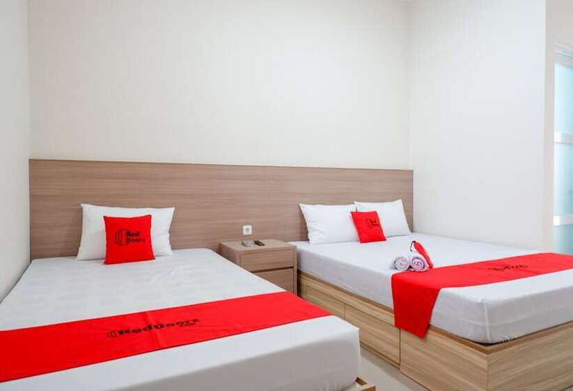 Семейный Номер, Reddoorz Near Pacific Mall Tegal 2