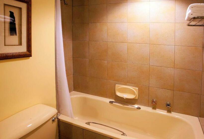 اتاق استاندارد با چشم‌انداز باغ, Elephant Hills Resort
