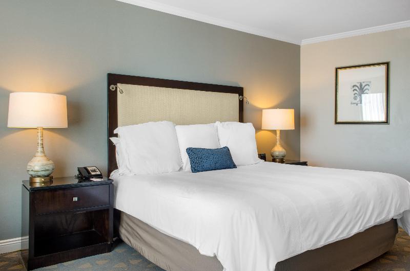 스탠다드 룸 킹사이즈 침대, Omni Riverfront New Orleans