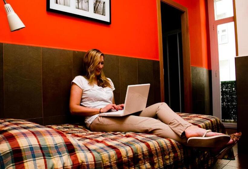 Номер Стандарт Трехместный, Be Ramblas Guest House