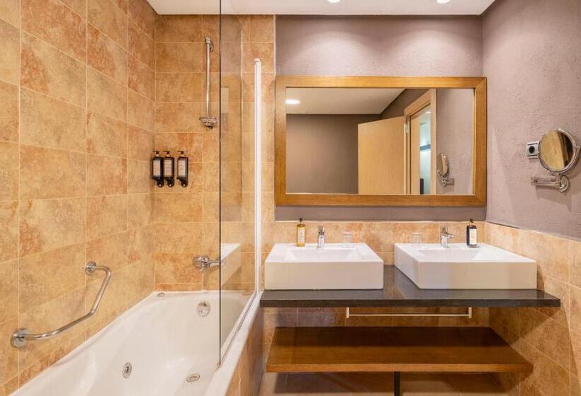 Номер Deluxe Вид на Горы, Eurostars Royal Tanau