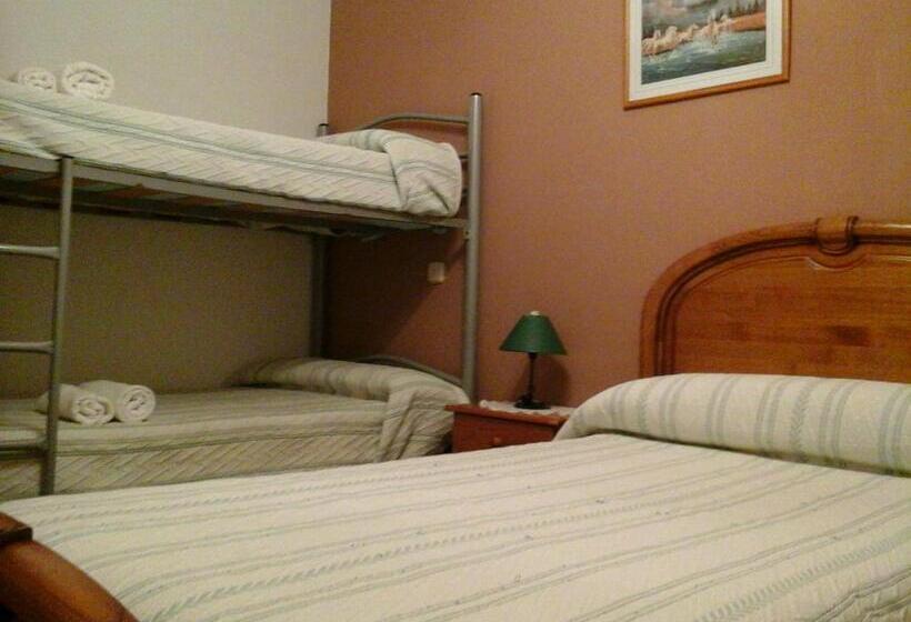 스탠다드 트리플 룸, Hostal Piñera