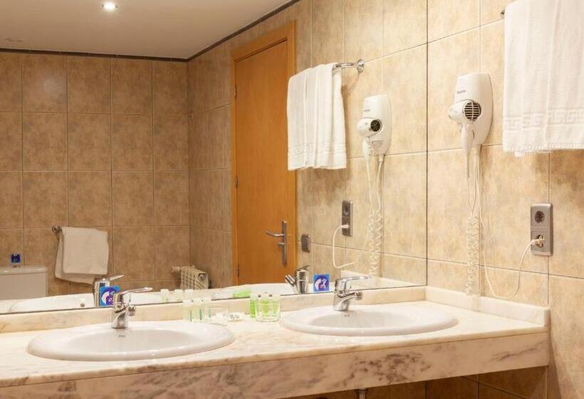اتاق استاندارد سه نفره, Wuau! Hotel Segle Xx