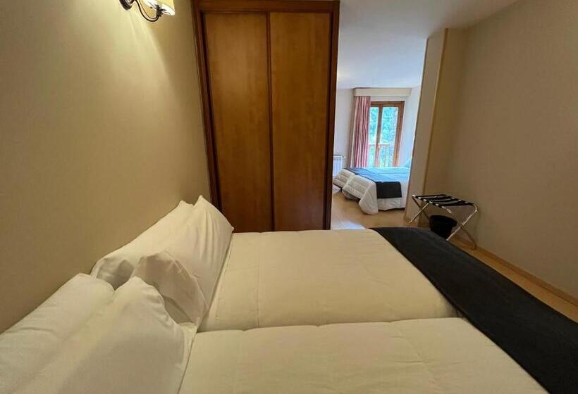 اتاق خانوادگی, Wuau! Hotel Segle Xx
