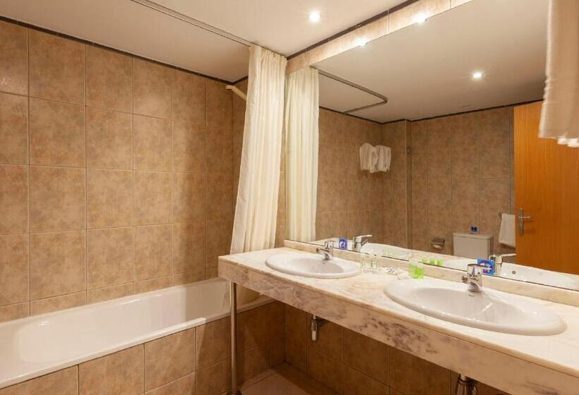 اتاق خانوادگی, Wuau! Hotel Segle Xx