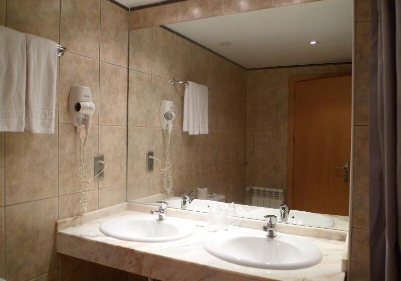 اتاق استاندارد سه نفره, Wuau! Hotel Segle Xx