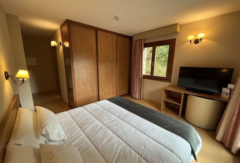 اتاق استاندارد سه نفره, Wuau! Hotel Segle Xx