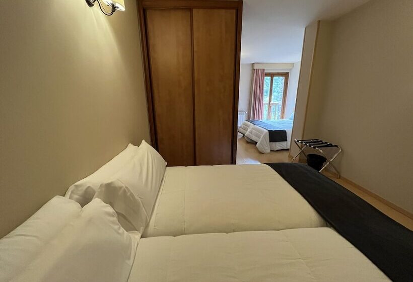 اتاق خانوادگی, Wuau! Hotel Segle Xx