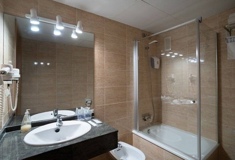Четырехместный Номер Стандарт, Medplaya Hotel Vistamar Costa Dorada