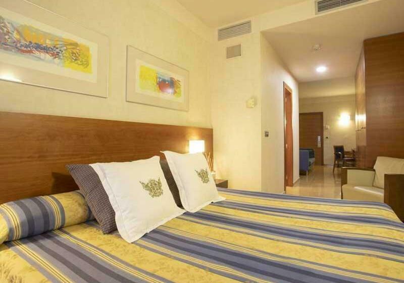 スタンダードトリプルルーム, Sercotel Palacio De Tudemir