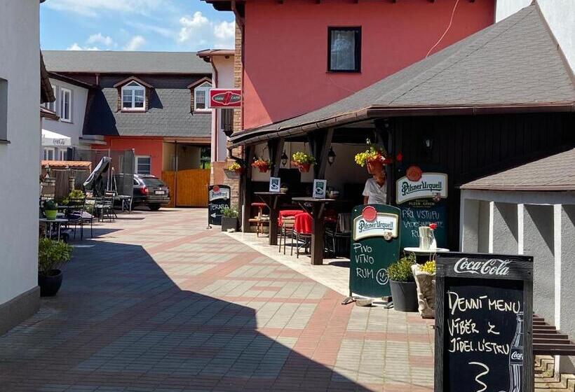 اتاق استاندارد, Penzion A Restaurace Na Jízdárně