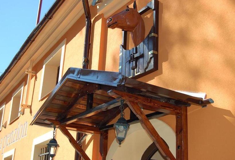 سوییت, Penzion A Restaurace Na Jízdárně
