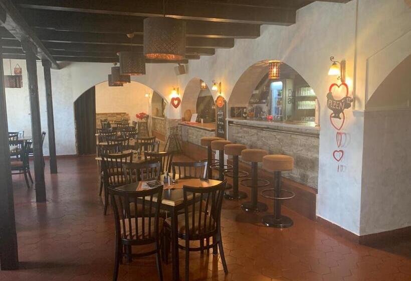 اتاق استاندارد, Penzion A Restaurace Na Jízdárně