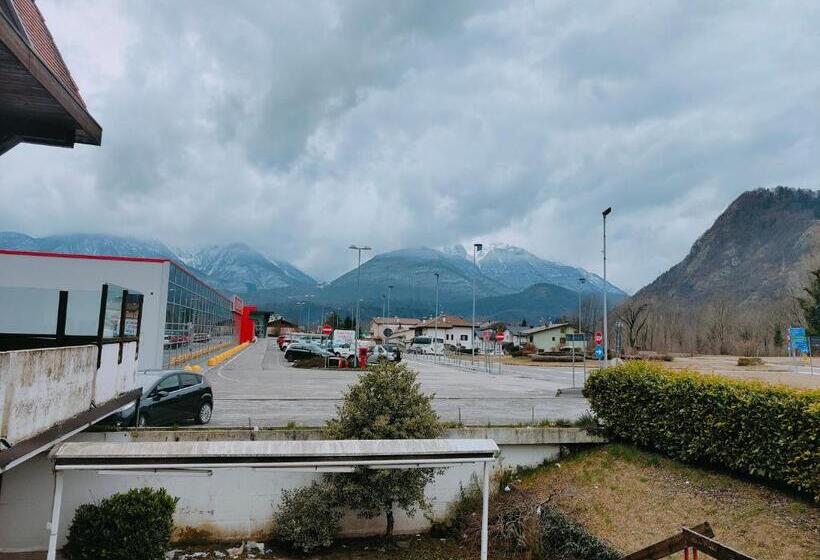 اتاق استاندارد با چشم‌انداز کوهستان, La Rosa