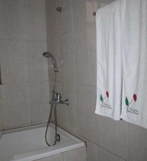 Вилла 4 Спальни, New Green Sentul Resort