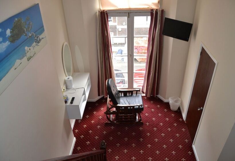 חדר סטנדרט לארבעה, Hyde Park Court