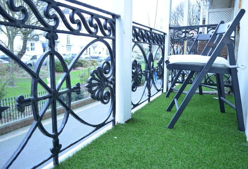Номер Стандарт с Балконом, Motel Schmotel