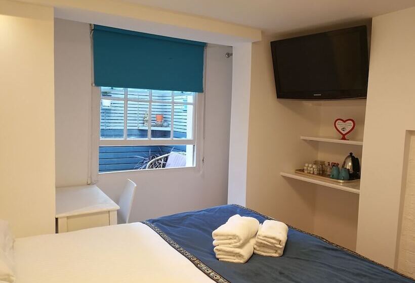 Номер Deluxe, Motel Schmotel