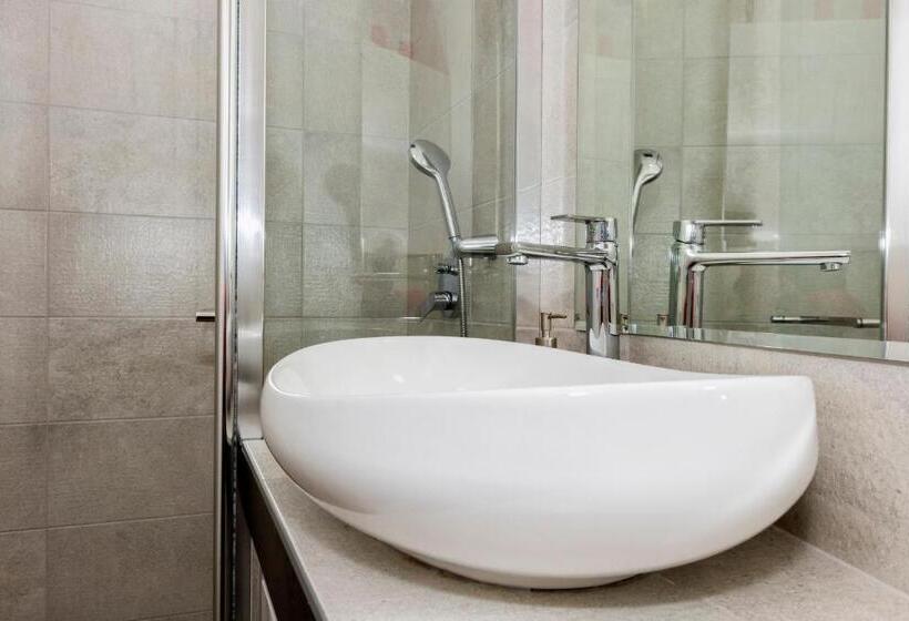 اتاق استاندارد با سرویس بهداشتی مشترک, Guesthause Antonio