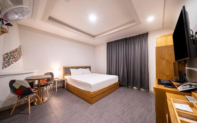 Quarto Deluxe, Masan Amor