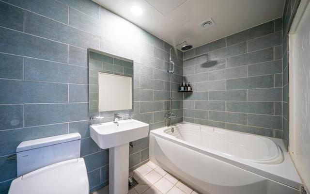 Quarto Deluxe, Masan Amor