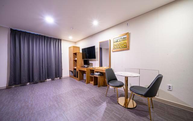 Quarto Familiar Deluxe, Masan Amor