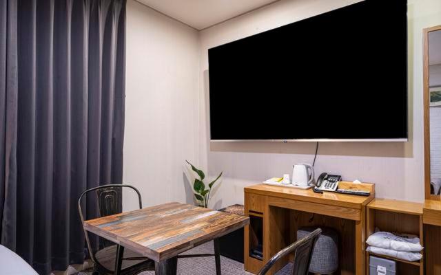 Quarto Deluxe, Masan Amor