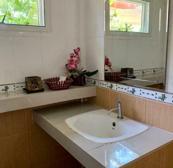 디럭스 룸 킹사이즈 침대, Pakmeng Guesthouse