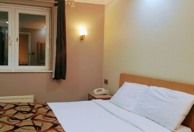 Номер Стандарт, The George Hotel Pangbourne