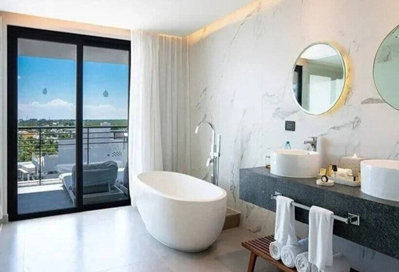 3 Bedroom Suite, The Fives Oceanfront