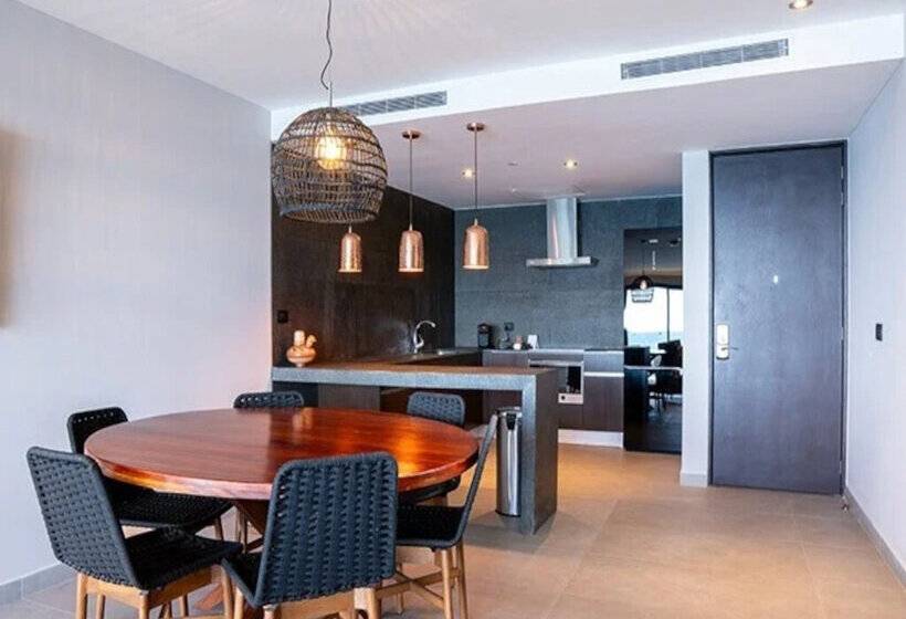 3 Bedroom Suite, The Fives Oceanfront