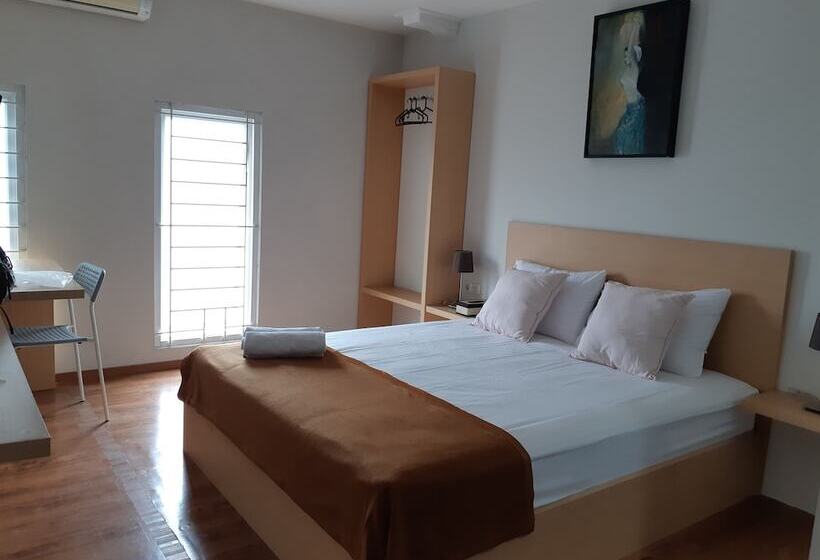 スタンダードルーム, Urooms Senayan