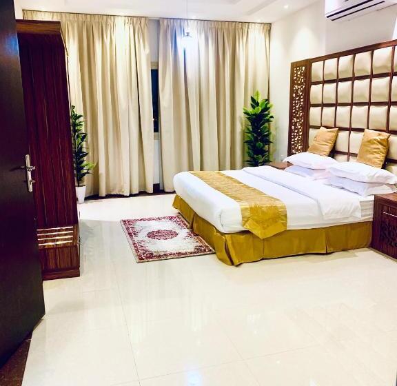 Люкс с гидромассажем, Olive Suites