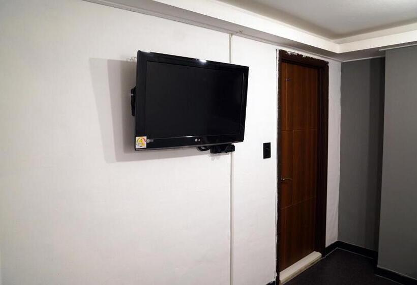 Quarto Estandar, Apollo Guesthouse