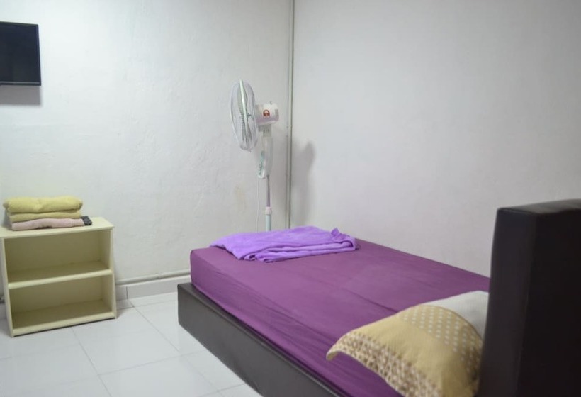 اتاق استاندارد سه نفره, Spot On 89821 Batu Maung Sempoi Inn And Cafe