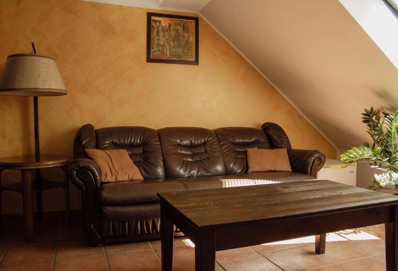 استودیوی استاندارد, črni Baron Pension Black Baron
