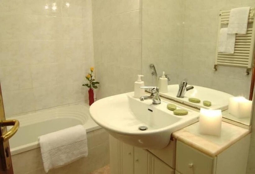 Habitación Cuádruple Estándar, Canal