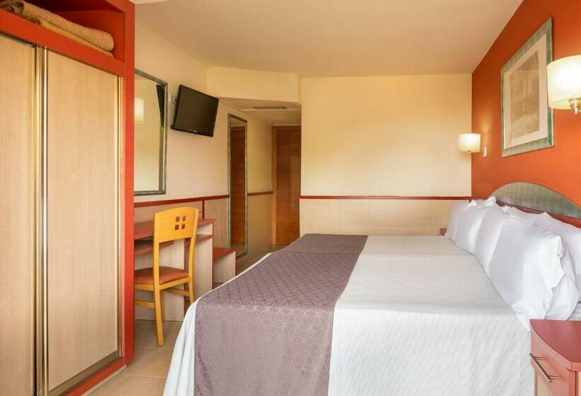 带泳池的标准三人间, htop Calella Palace & Spa 4* Sup