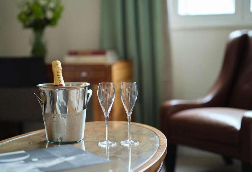سوییت پرستیژ, Sofitel London St James