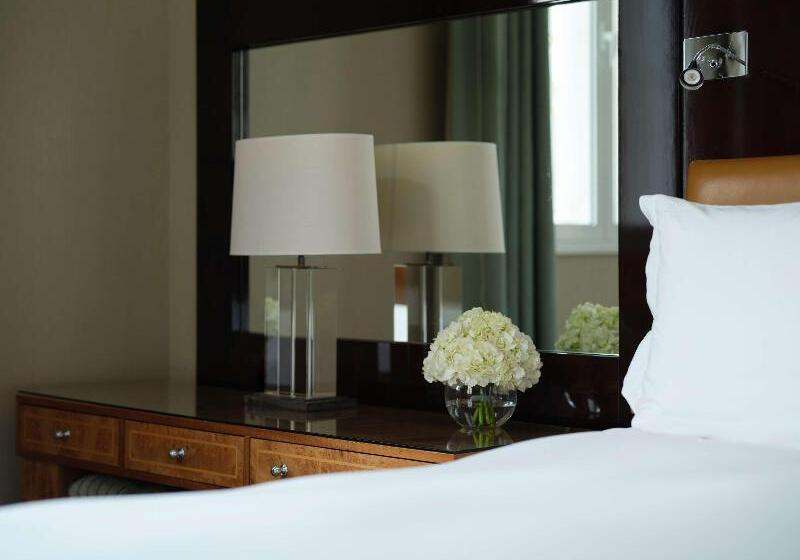سوییت پرستیژ, Sofitel London St James