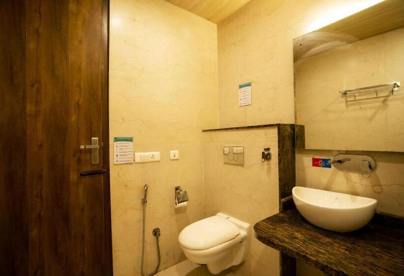 تختخواب در اتاق مشترک, Moustache Rishikesh Luxuria