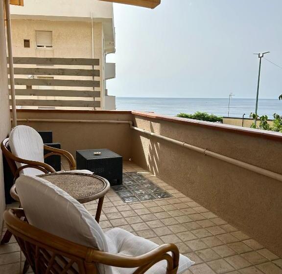 オーシャンビュースタンダードルームバルコニー付き, Arcobaleno Tropea Centro