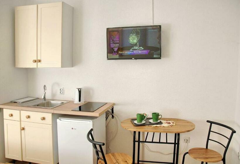 استودیوی استاندارد, Apartments Seyda