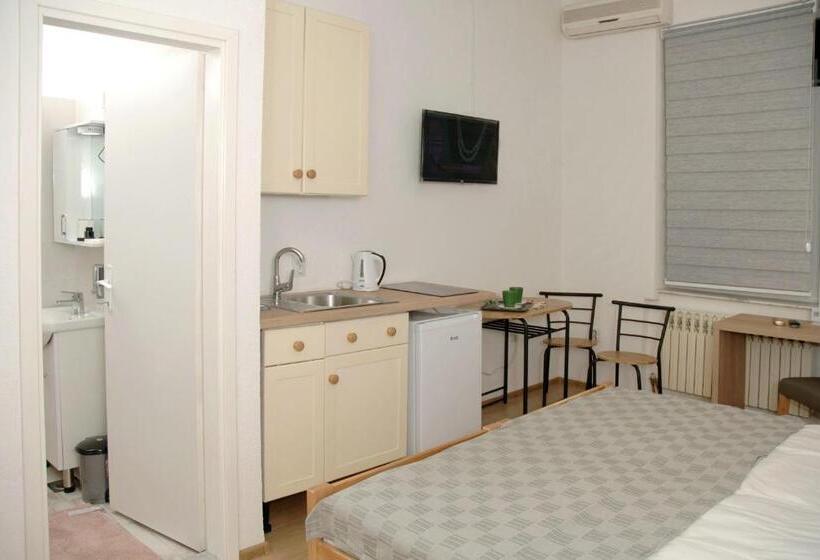 استودیوی استاندارد, Apartments Seyda