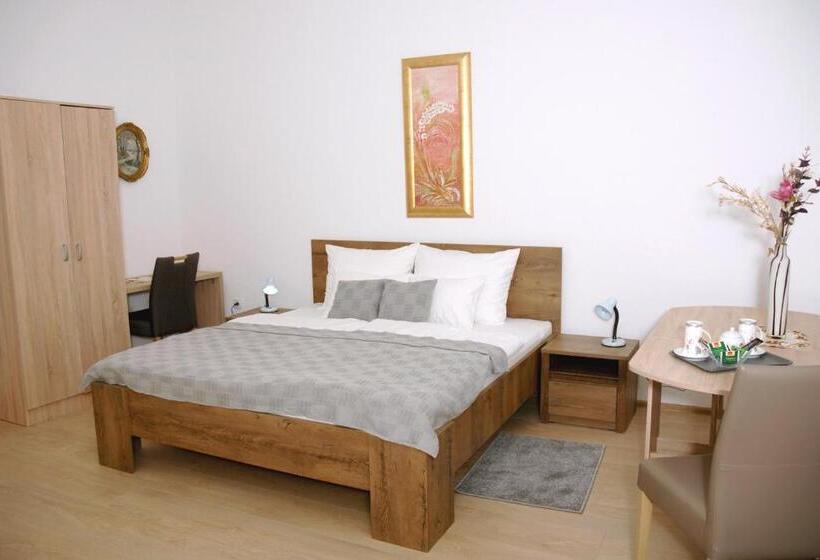 استودیوی استاندارد, Apartments Seyda