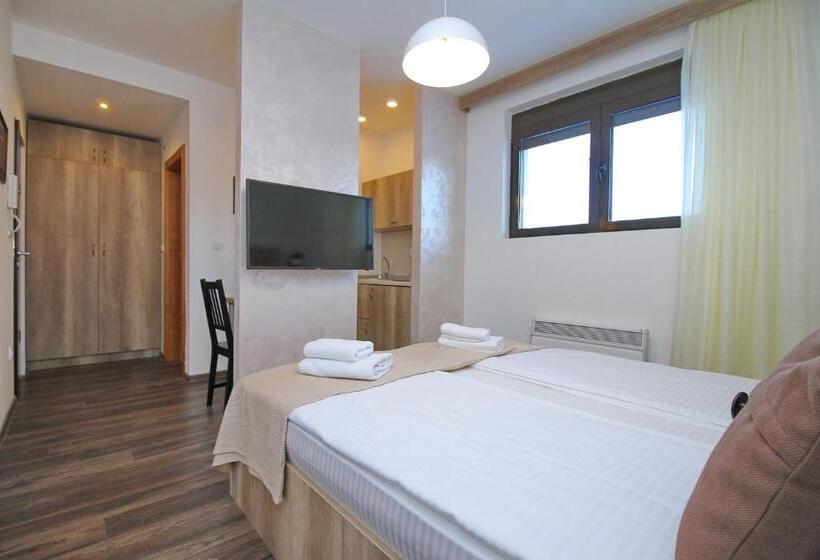 استودیوی استاندارد, All Seasons Residence