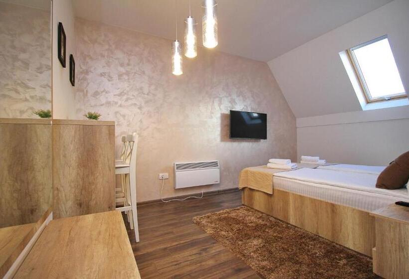 استودیوی استاندارد, All Seasons Residence
