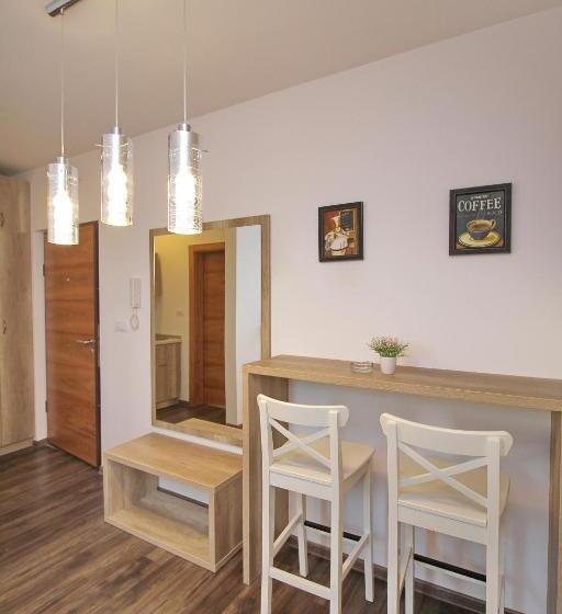 استودیوی استاندارد, All Seasons Residence