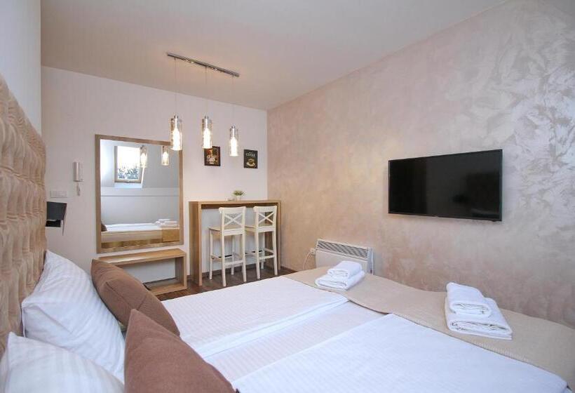 استودیوی استاندارد, All Seasons Residence